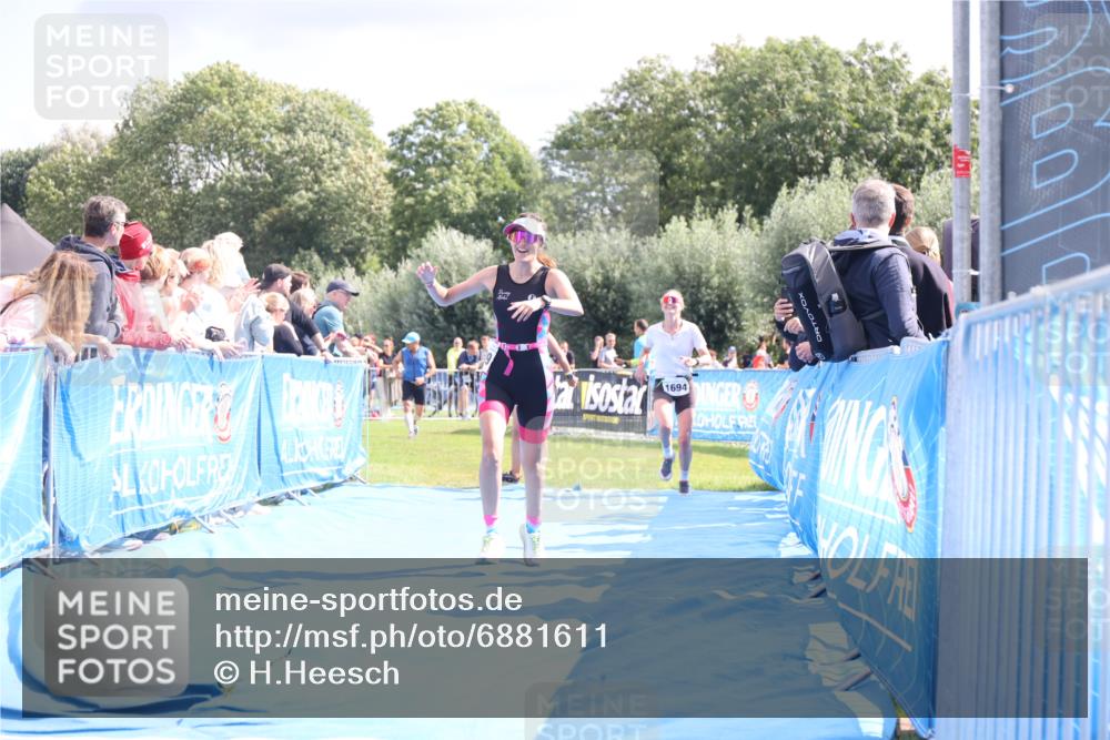 25.08.2024 - Elbe Triathlon Hamburg H.Heesch http://msf.ph/oto/6881611 25.08.2024 11:57:23 Ziel 1564, 1689, 1694 meine-sportfotos.de