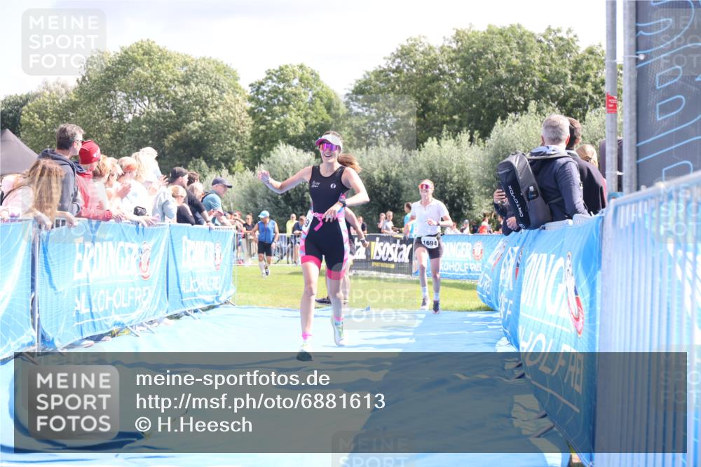 25.08.2024 - Elbe Triathlon Hamburg H.Heesch http://msf.ph/oto/6881613 25.08.2024 11:57:23 Ziel 1564, 1689, 1694 meine-sportfotos.de