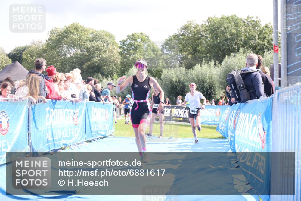 25.08.2024 - Elbe Triathlon Hamburg H.Heesch http://msf.ph/oto/6881617 25.08.2024 11:57:23 Ziel 1564, 1689, 1694 meine-sportfotos.de