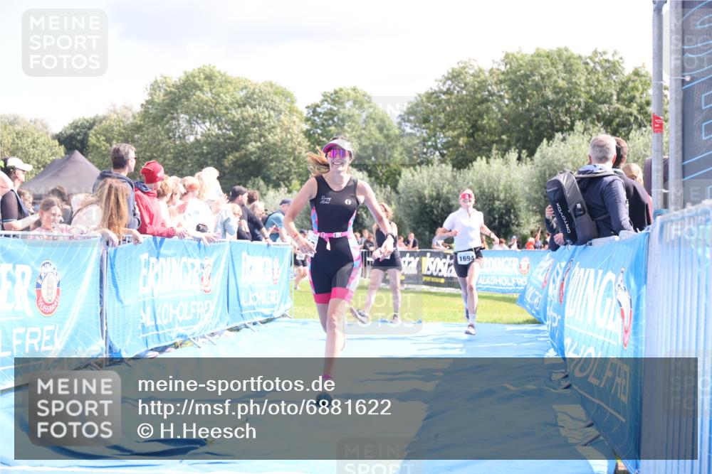 25.08.2024 - Elbe Triathlon Hamburg H.Heesch http://msf.ph/oto/6881622 25.08.2024 11:57:24 Ziel 1564, 1689, 1694 meine-sportfotos.de