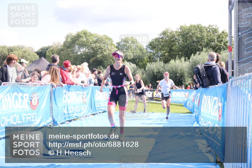 25.08.2024 - Elbe Triathlon Hamburg H.Heesch http://msf.ph/oto/6881628 25.08.2024 11:57:24 Ziel 1564, 1689, 1694 meine-sportfotos.de