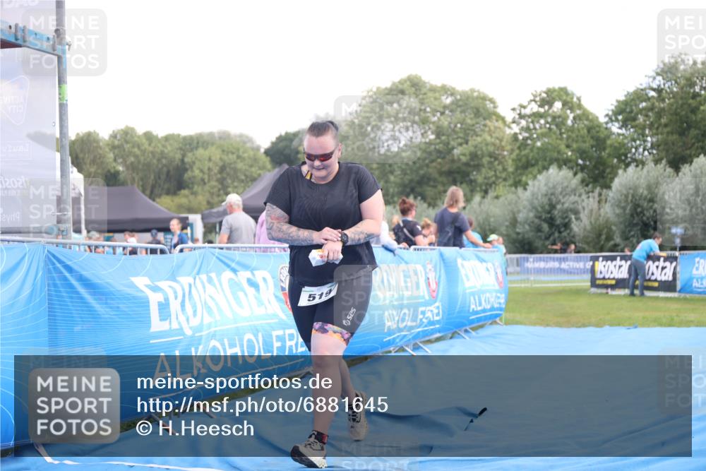 25.08.2024 - Elbe Triathlon Hamburg H.Heesch http://msf.ph/oto/6881645 25.08.2024 12:36:54 Ziel 519 meine-sportfotos.de