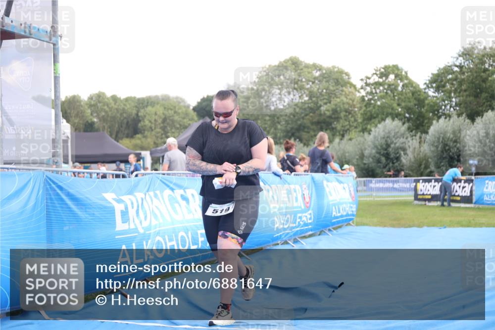 25.08.2024 - Elbe Triathlon Hamburg H.Heesch http://msf.ph/oto/6881647 25.08.2024 12:36:55 Ziel 519 meine-sportfotos.de