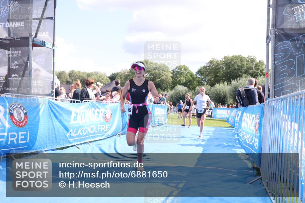25.08.2024 - Elbe Triathlon Hamburg H.Heesch http://msf.ph/oto/6881650 25.08.2024 11:57:24 Ziel 1564, 1689, 1694 meine-sportfotos.de