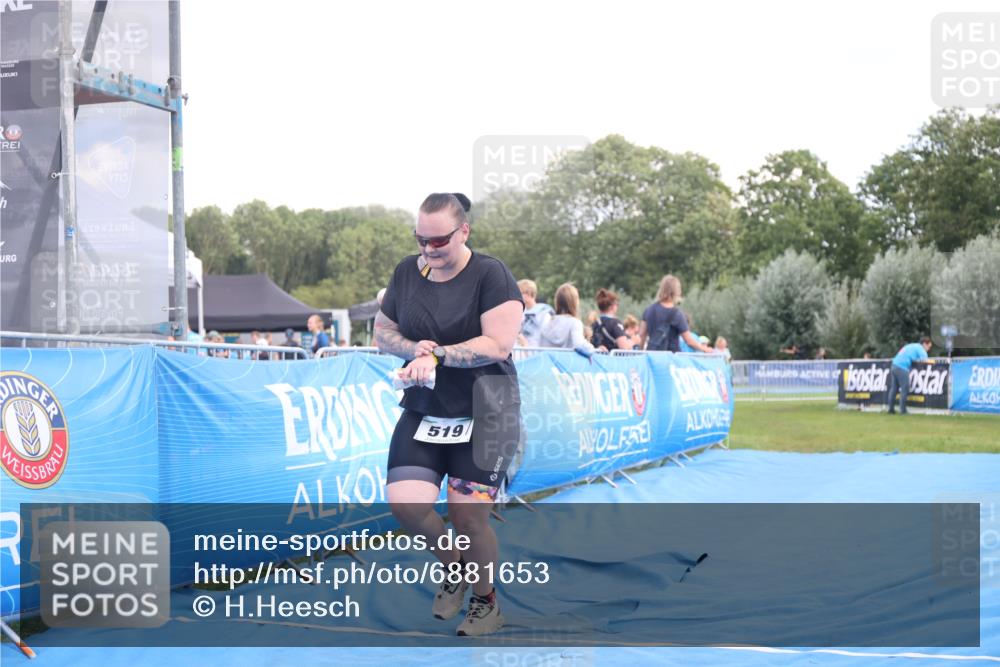 25.08.2024 - Elbe Triathlon Hamburg H.Heesch http://msf.ph/oto/6881653 25.08.2024 12:36:55 Ziel 519 meine-sportfotos.de