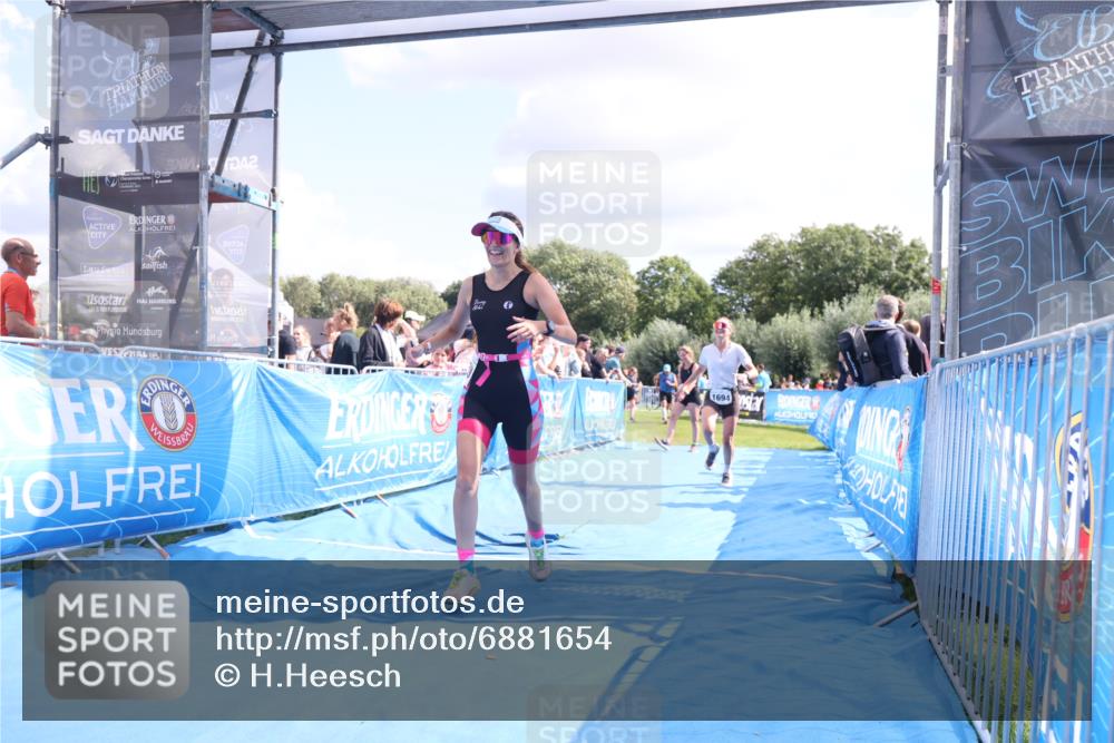 25.08.2024 - Elbe Triathlon Hamburg H.Heesch http://msf.ph/oto/6881654 25.08.2024 11:57:24 Ziel 1564, 1689, 1694 meine-sportfotos.de