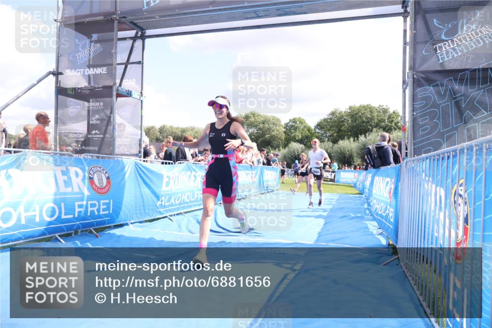 25.08.2024 - Elbe Triathlon Hamburg H.Heesch http://msf.ph/oto/6881656 25.08.2024 11:57:25 Ziel 1426, 1564, 1689, 1694 meine-sportfotos.de
