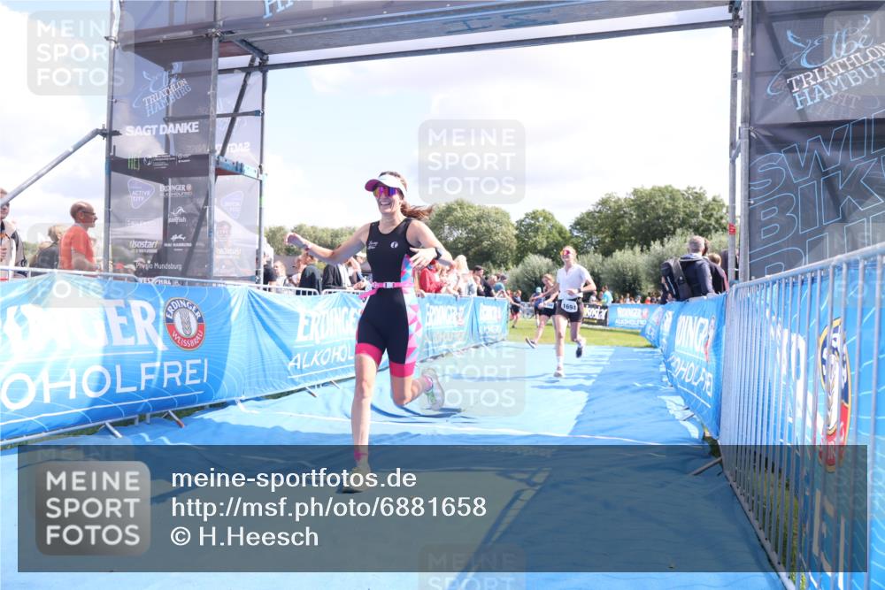 25.08.2024 - Elbe Triathlon Hamburg H.Heesch http://msf.ph/oto/6881658 25.08.2024 11:57:25 Ziel 1426, 1564, 1689, 1694 meine-sportfotos.de