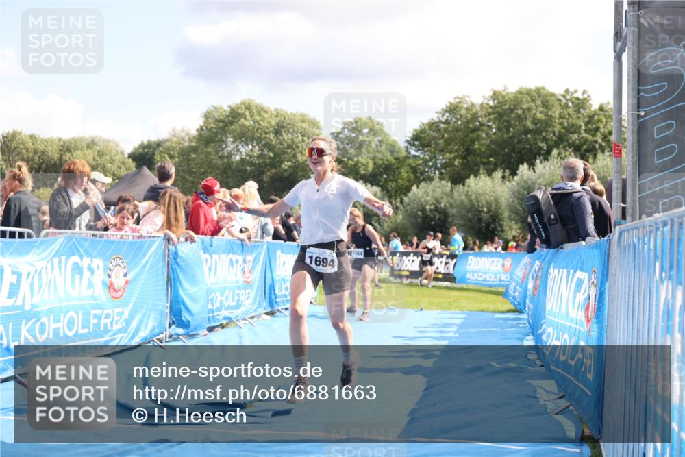 25.08.2024 - Elbe Triathlon Hamburg H.Heesch http://msf.ph/oto/6881663 25.08.2024 11:57:25 Ziel 1426, 1564, 1689, 1694 meine-sportfotos.de