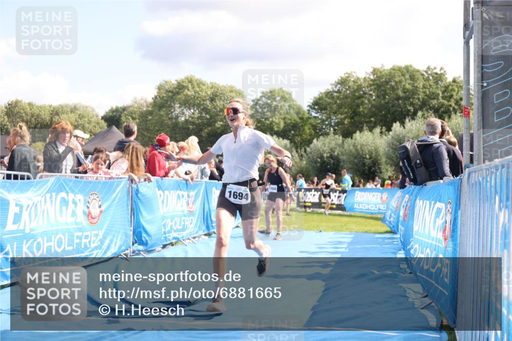 25.08.2024 - Elbe Triathlon Hamburg H.Heesch http://msf.ph/oto/6881665 25.08.2024 11:57:25 Ziel 1426, 1564, 1689, 1694 meine-sportfotos.de