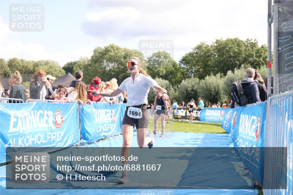 25.08.2024 - Elbe Triathlon Hamburg H.Heesch http://msf.ph/oto/6881667 25.08.2024 11:57:25 Ziel 1426, 1564, 1689, 1694 meine-sportfotos.de