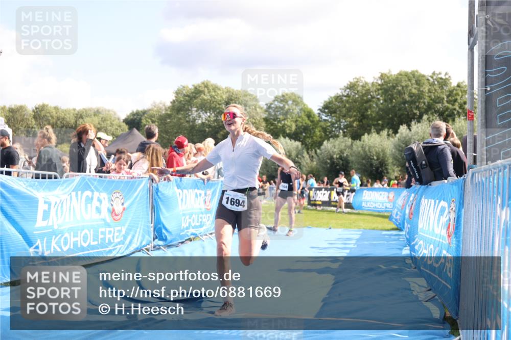 25.08.2024 - Elbe Triathlon Hamburg H.Heesch http://msf.ph/oto/6881669 25.08.2024 11:57:25 Ziel 1426, 1564, 1689, 1694 meine-sportfotos.de