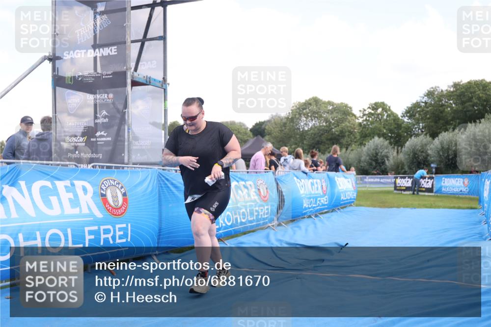 25.08.2024 - Elbe Triathlon Hamburg H.Heesch http://msf.ph/oto/6881670 25.08.2024 12:36:55 Ziel 519 meine-sportfotos.de