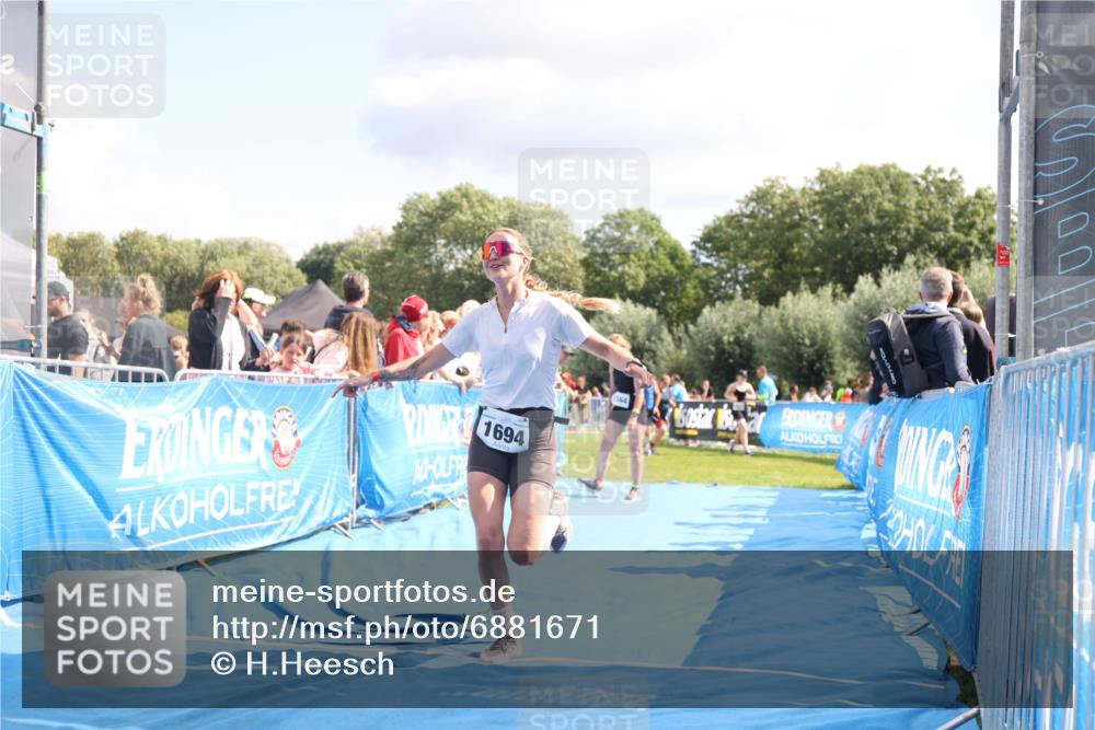 25.08.2024 - Elbe Triathlon Hamburg H.Heesch http://msf.ph/oto/6881671 25.08.2024 11:57:25 Ziel 1426, 1564, 1689, 1694 meine-sportfotos.de
