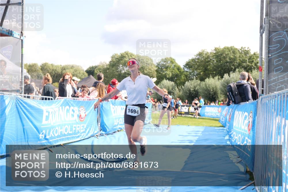 25.08.2024 - Elbe Triathlon Hamburg H.Heesch http://msf.ph/oto/6881673 25.08.2024 11:57:26 Ziel 1426, 1564, 1689, 1694 meine-sportfotos.de