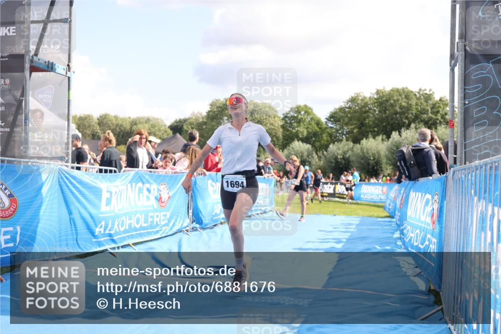 25.08.2024 - Elbe Triathlon Hamburg H.Heesch http://msf.ph/oto/6881676 25.08.2024 11:57:26 Ziel 1426, 1564, 1689, 1694 meine-sportfotos.de