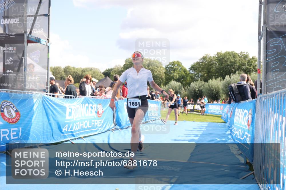 25.08.2024 - Elbe Triathlon Hamburg H.Heesch http://msf.ph/oto/6881678 25.08.2024 11:57:26 Ziel 1426, 1564, 1689, 1694 meine-sportfotos.de