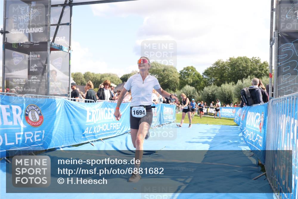 25.08.2024 - Elbe Triathlon Hamburg H.Heesch http://msf.ph/oto/6881682 25.08.2024 11:57:26 Ziel 1426, 1564, 1689, 1694 meine-sportfotos.de