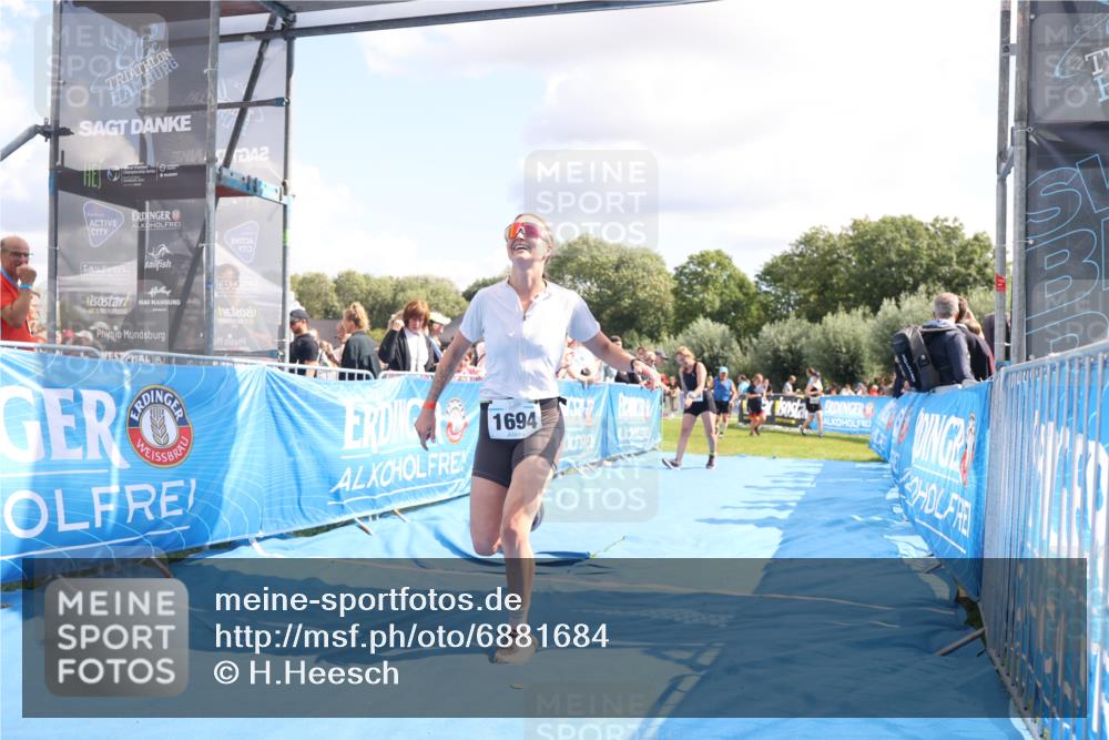 25.08.2024 - Elbe Triathlon Hamburg H.Heesch http://msf.ph/oto/6881684 25.08.2024 11:57:26 Ziel 1426, 1564, 1689, 1694 meine-sportfotos.de