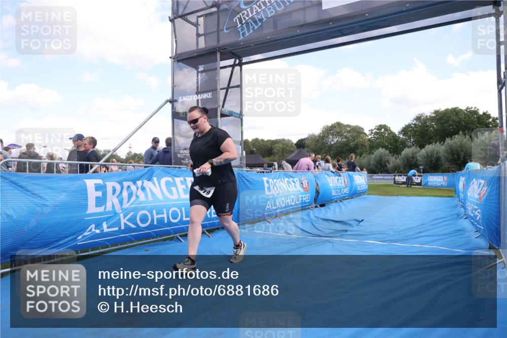 25.08.2024 - Elbe Triathlon Hamburg H.Heesch http://msf.ph/oto/6881686 25.08.2024 12:36:56 Ziel 519 meine-sportfotos.de