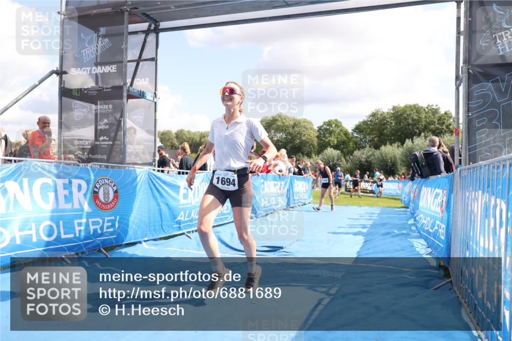 25.08.2024 - Elbe Triathlon Hamburg H.Heesch http://msf.ph/oto/6881689 25.08.2024 11:57:26 Ziel 1426, 1564, 1689, 1694 meine-sportfotos.de