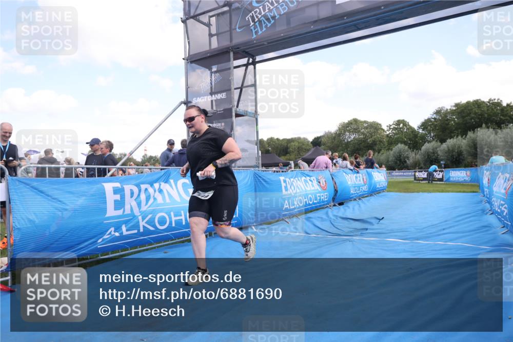 25.08.2024 - Elbe Triathlon Hamburg H.Heesch http://msf.ph/oto/6881690 25.08.2024 12:36:56 Ziel 519 meine-sportfotos.de