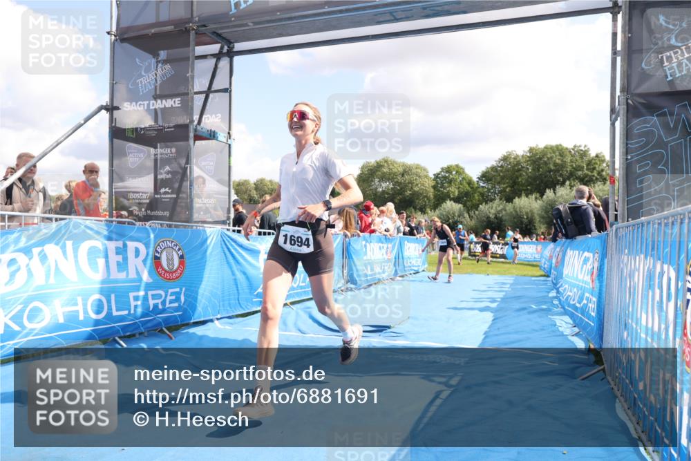 25.08.2024 - Elbe Triathlon Hamburg H.Heesch http://msf.ph/oto/6881691 25.08.2024 11:57:26 Ziel 1426, 1564, 1689, 1694 meine-sportfotos.de