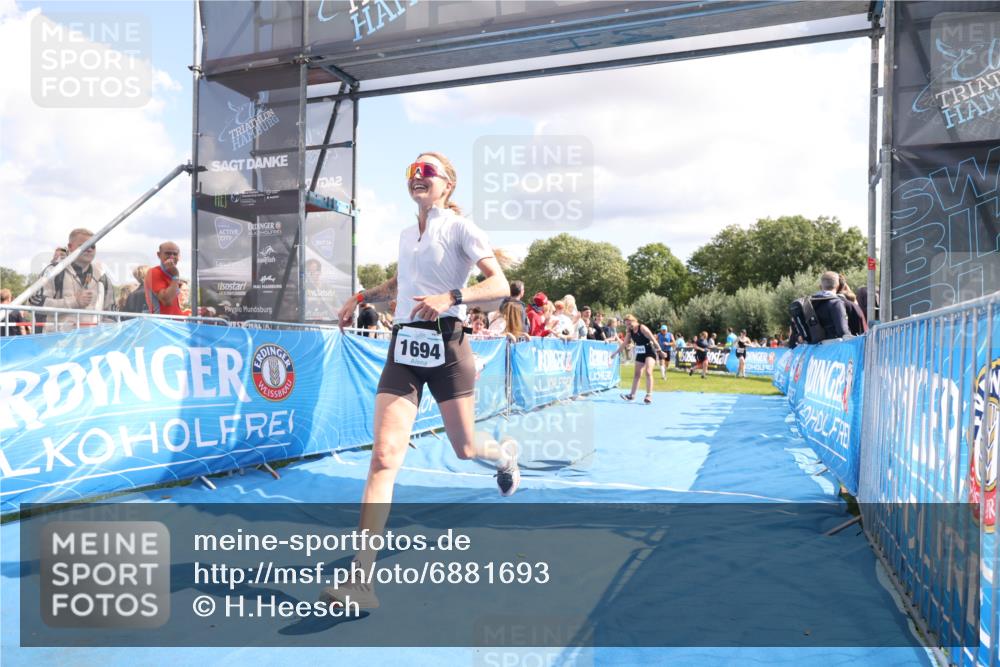 25.08.2024 - Elbe Triathlon Hamburg H.Heesch http://msf.ph/oto/6881693 25.08.2024 11:57:26 Ziel 1426, 1564, 1689, 1694 meine-sportfotos.de