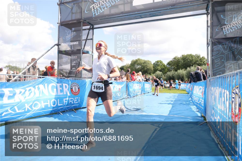 25.08.2024 - Elbe Triathlon Hamburg H.Heesch http://msf.ph/oto/6881695 25.08.2024 11:57:26 Ziel 1426, 1564, 1689, 1694 meine-sportfotos.de