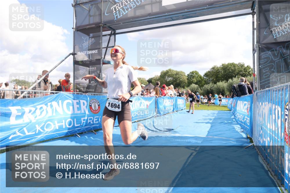 25.08.2024 - Elbe Triathlon Hamburg H.Heesch http://msf.ph/oto/6881697 25.08.2024 11:57:26 Ziel 1426, 1564, 1689, 1694 meine-sportfotos.de