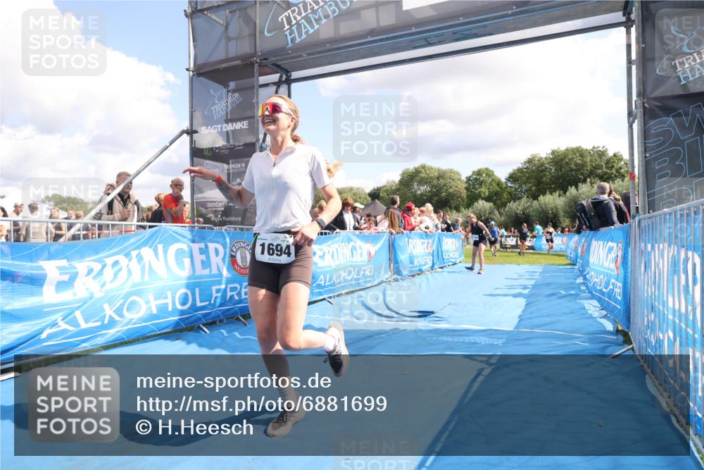 25.08.2024 - Elbe Triathlon Hamburg H.Heesch http://msf.ph/oto/6881699 25.08.2024 11:57:26 Ziel 1426, 1564, 1689, 1694 meine-sportfotos.de