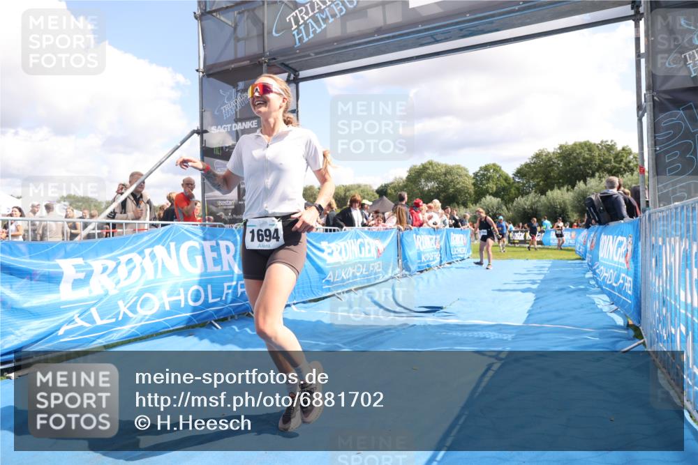 25.08.2024 - Elbe Triathlon Hamburg H.Heesch http://msf.ph/oto/6881702 25.08.2024 11:57:26 Ziel 1426, 1564, 1689, 1694 meine-sportfotos.de