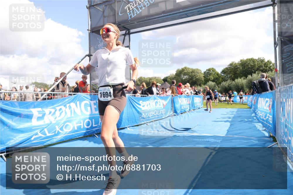 25.08.2024 - Elbe Triathlon Hamburg H.Heesch http://msf.ph/oto/6881703 25.08.2024 11:57:26 Ziel 1426, 1564, 1689, 1694 meine-sportfotos.de