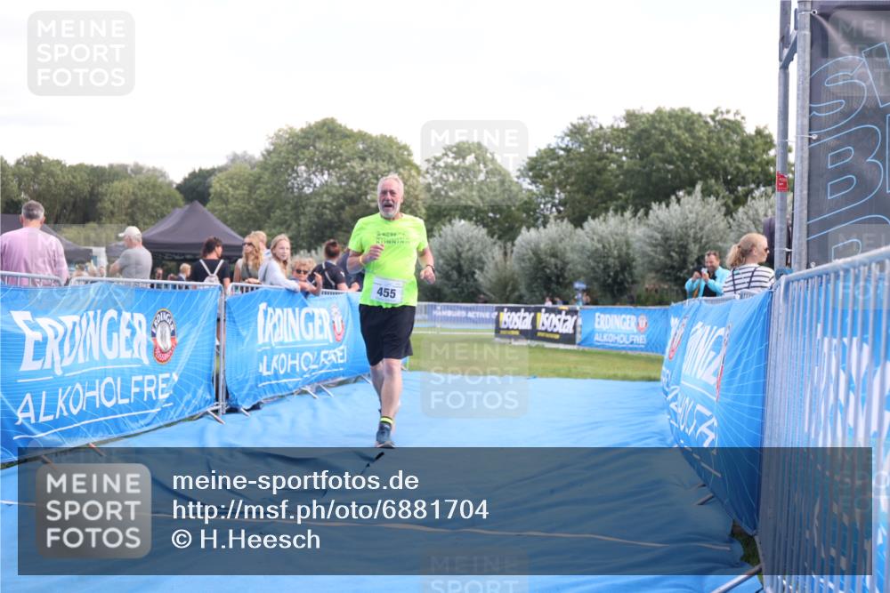 25.08.2024 - Elbe Triathlon Hamburg H.Heesch http://msf.ph/oto/6881704 25.08.2024 12:37:17 Ziel 455 meine-sportfotos.de