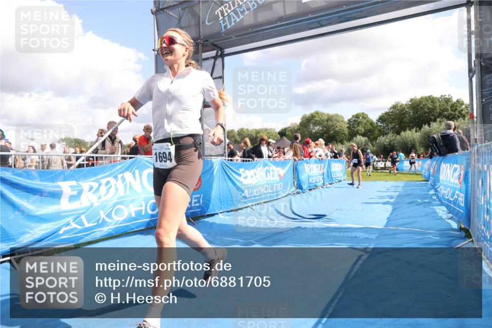 25.08.2024 - Elbe Triathlon Hamburg H.Heesch http://msf.ph/oto/6881705 25.08.2024 11:57:26 Ziel 1426, 1564, 1689, 1694 meine-sportfotos.de