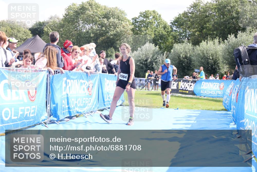 25.08.2024 - Elbe Triathlon Hamburg H.Heesch http://msf.ph/oto/6881708 25.08.2024 11:57:29 Ziel 1426, 1564, 1689, 1694 meine-sportfotos.de