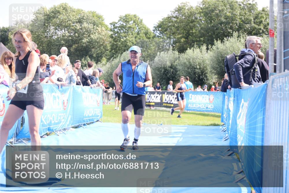 25.08.2024 - Elbe Triathlon Hamburg H.Heesch http://msf.ph/oto/6881713 25.08.2024 11:57:32 Ziel 1426, 1544, 1564, 1694 meine-sportfotos.de