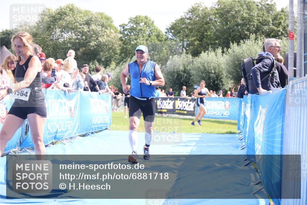 25.08.2024 - Elbe Triathlon Hamburg H.Heesch http://msf.ph/oto/6881718 25.08.2024 11:57:32 Ziel 1426, 1544, 1564, 1694 meine-sportfotos.de
