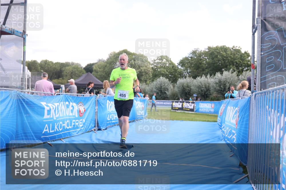 25.08.2024 - Elbe Triathlon Hamburg H.Heesch http://msf.ph/oto/6881719 25.08.2024 12:37:17 Ziel 455 meine-sportfotos.de