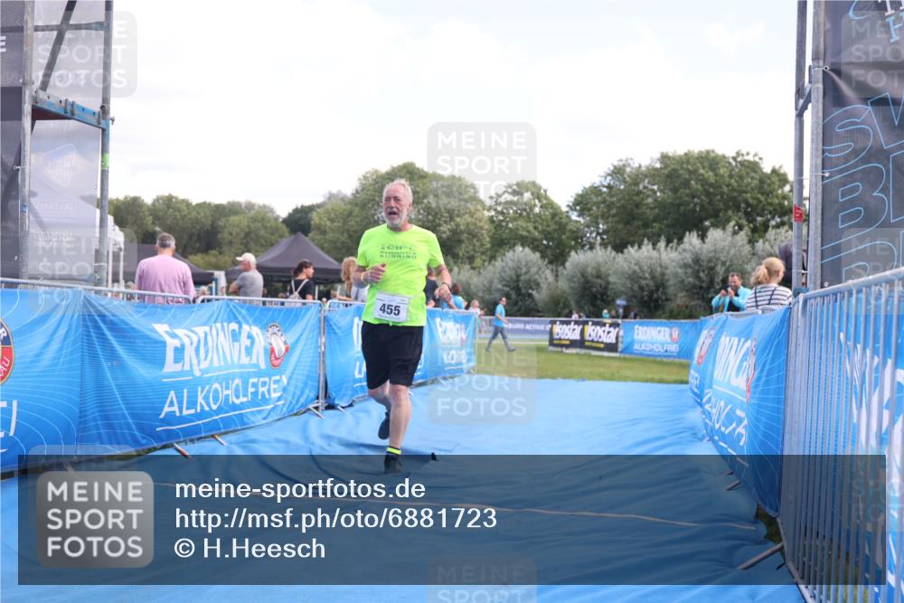 25.08.2024 - Elbe Triathlon Hamburg H.Heesch http://msf.ph/oto/6881723 25.08.2024 12:37:18 Ziel 455 meine-sportfotos.de