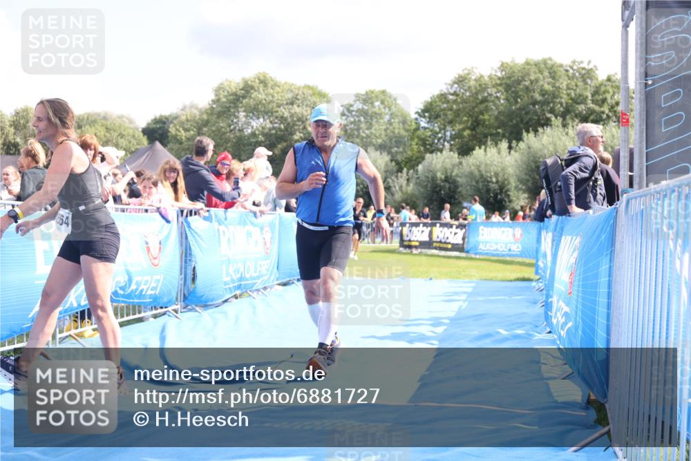 25.08.2024 - Elbe Triathlon Hamburg H.Heesch http://msf.ph/oto/6881727 25.08.2024 11:57:33 Ziel 1426, 1544, 1564 meine-sportfotos.de