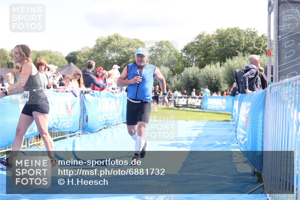 25.08.2024 - Elbe Triathlon Hamburg H.Heesch http://msf.ph/oto/6881732 25.08.2024 11:57:33 Ziel 1426, 1544, 1564 meine-sportfotos.de