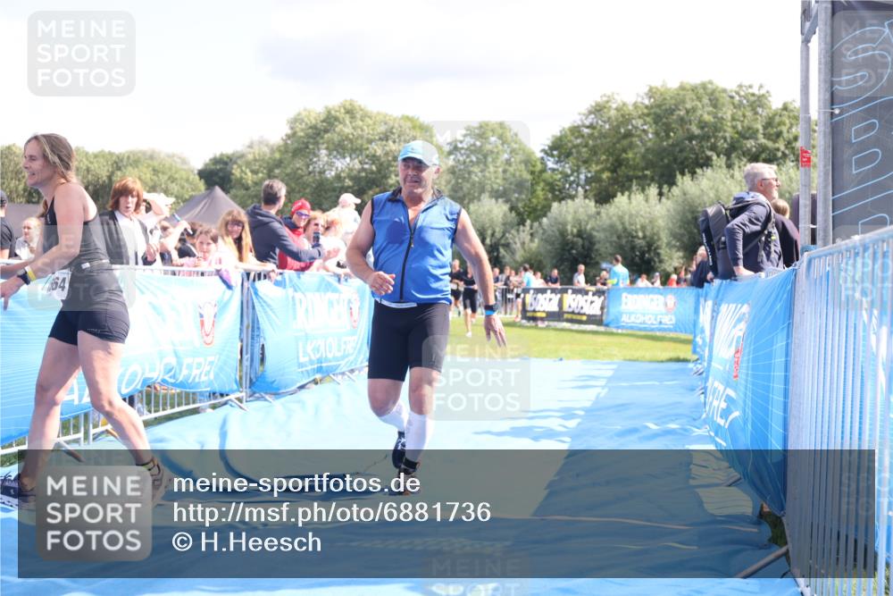 25.08.2024 - Elbe Triathlon Hamburg H.Heesch http://msf.ph/oto/6881736 25.08.2024 11:57:33 Ziel 1426, 1544, 1564 meine-sportfotos.de