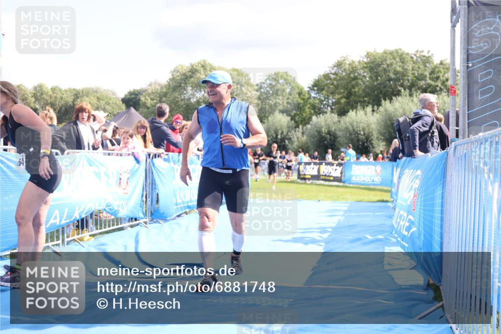 25.08.2024 - Elbe Triathlon Hamburg H.Heesch http://msf.ph/oto/6881748 25.08.2024 11:57:34 Ziel 1426, 1517, 1544, 1564 meine-sportfotos.de