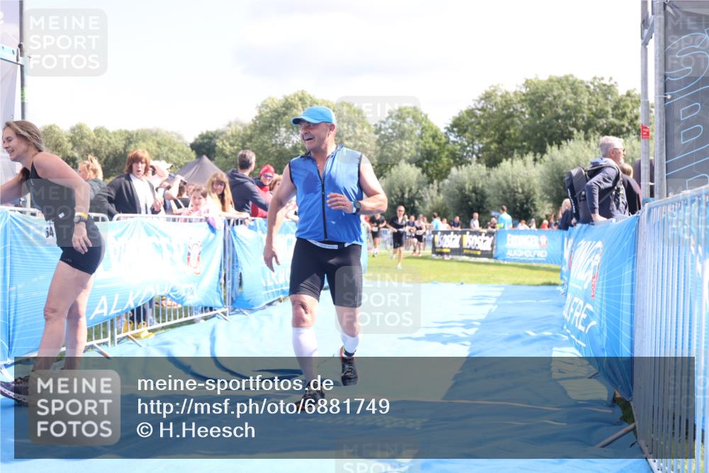 25.08.2024 - Elbe Triathlon Hamburg H.Heesch http://msf.ph/oto/6881749 25.08.2024 11:57:34 Ziel 1426, 1517, 1544, 1564 meine-sportfotos.de