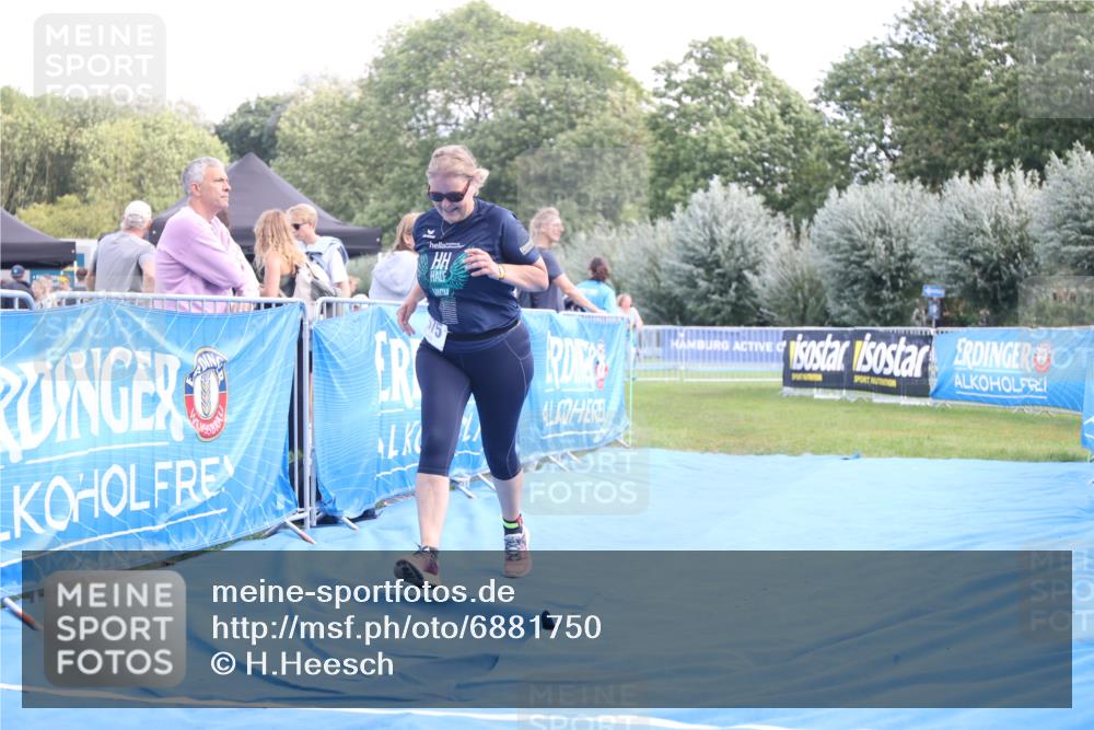 25.08.2024 - Elbe Triathlon Hamburg H.Heesch http://msf.ph/oto/6881750 25.08.2024 12:38:11 Ziel 1675 meine-sportfotos.de