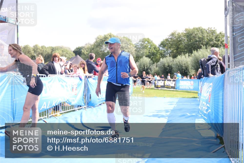 25.08.2024 - Elbe Triathlon Hamburg H.Heesch http://msf.ph/oto/6881751 25.08.2024 11:57:34 Ziel 1426, 1517, 1544, 1564 meine-sportfotos.de