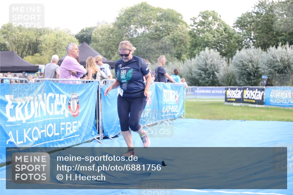 25.08.2024 - Elbe Triathlon Hamburg H.Heesch http://msf.ph/oto/6881756 25.08.2024 12:38:11 Ziel 1675 meine-sportfotos.de