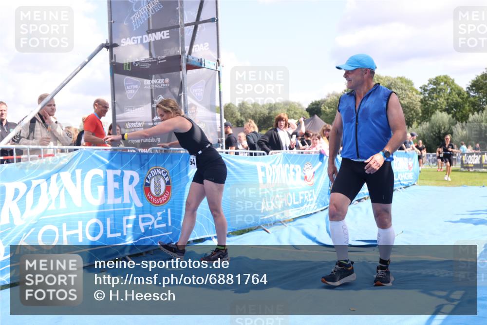 25.08.2024 - Elbe Triathlon Hamburg H.Heesch http://msf.ph/oto/6881764 25.08.2024 11:57:35 Ziel 676, 1426, 1517, 1544, 1564 meine-sportfotos.de