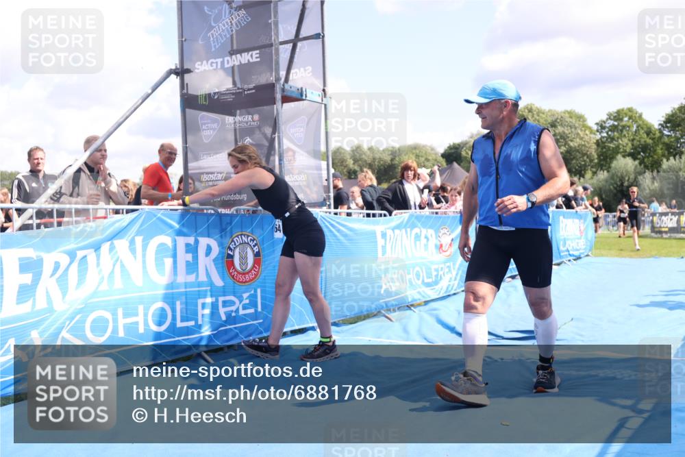 25.08.2024 - Elbe Triathlon Hamburg H.Heesch http://msf.ph/oto/6881768 25.08.2024 11:57:35 Ziel 676, 1426, 1517, 1544, 1564 meine-sportfotos.de